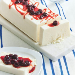 giaoyrtoglyko-me-vyssino-gastronomos-768×960