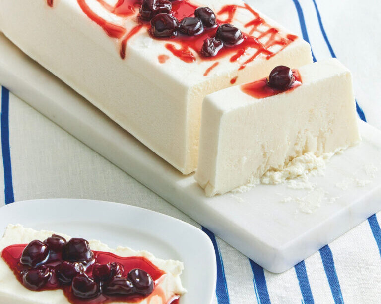 Γιαουρτογλυκό με βύσσινο