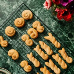 lampriatika-koulouria-apo-ti-Lesvo-me-ammonia-gastronomos-768×960