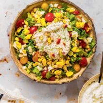 maroylosalata-me-oyzati-saltsa-giaoyrtioy-ayga-kai-fistikia-gastronomos_-768×960