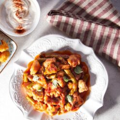 tigania-kotopoulou-me-sparaggia-kai-graviera-gastronomos