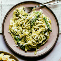 xilopites_me-sparaggia-feta-kai-pesto-rokas-gastronomos