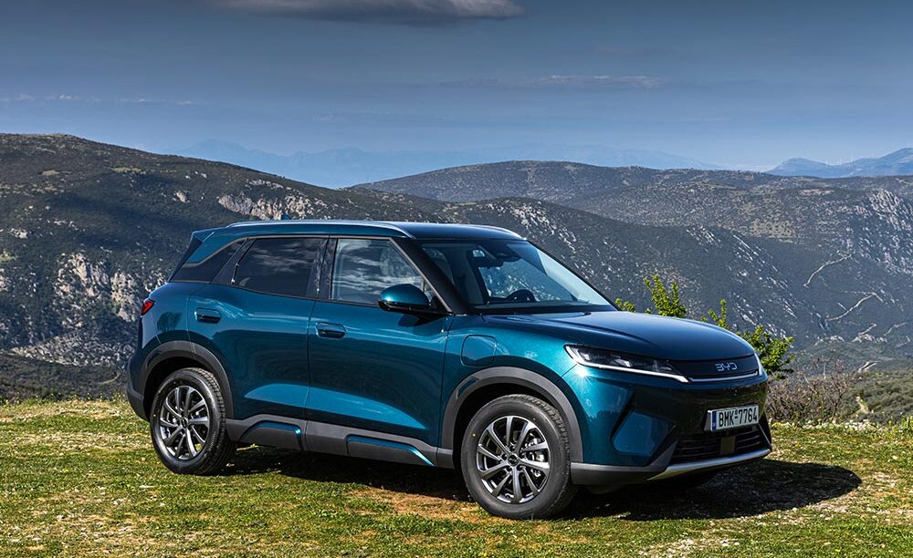Οδηγούμε το πρώτο μικρό PHEV SUV BYD Atto 2 DM-i