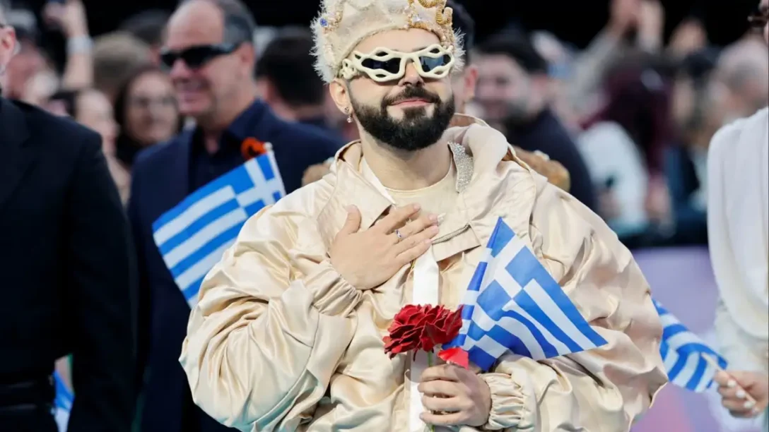 Eurovision 2026 – Akylas: Με το συρτάκι του «Ζορμπά» στο τιρκουάζ χαλί η ελληνική αποστολή