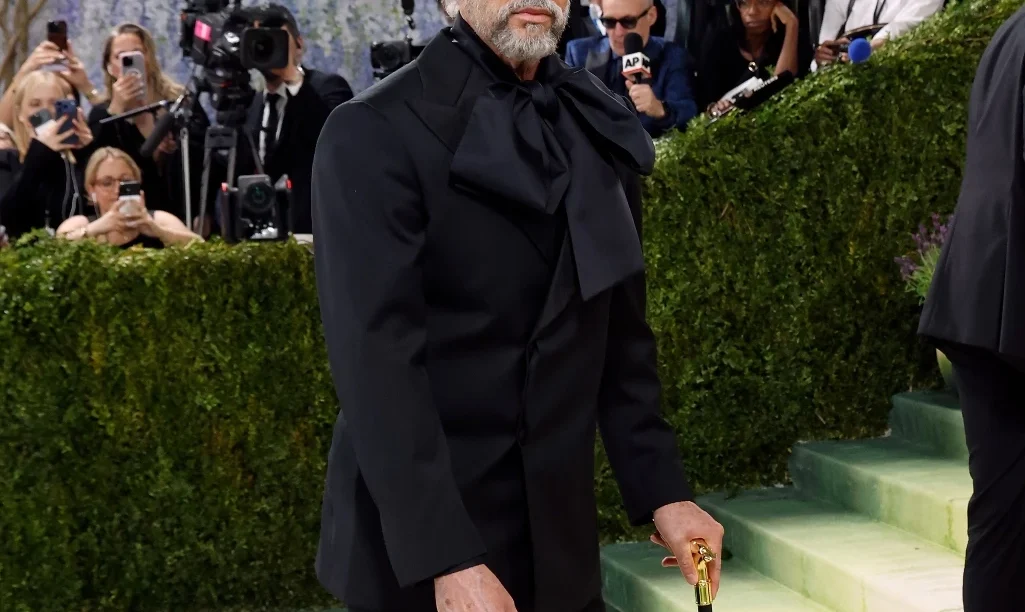 Αγνώριστος ο Bad Bunny στο Met Gala 2026