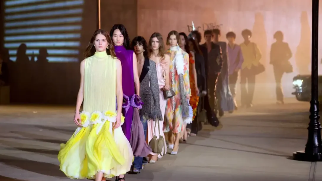 Dior Cruise 2027: Ο Jonathan Anderson έστησε το πιο κινηματογραφικό show της χρονιάς