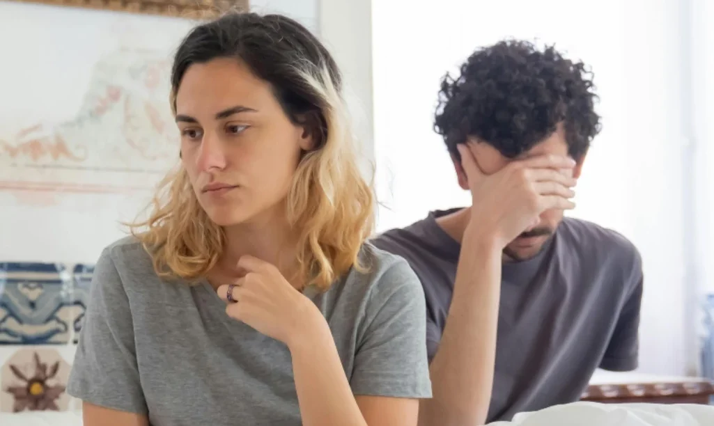 8 φράσεις που προδίδουν ότι βρίσκεσαι σε μια δυστυχισμένη σχέση