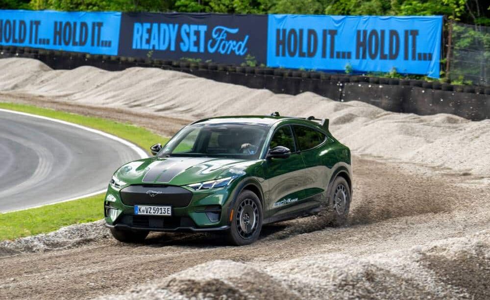 Η Ford Mustang Mach-E Rally δείχνει τα EV από… το πλάι
