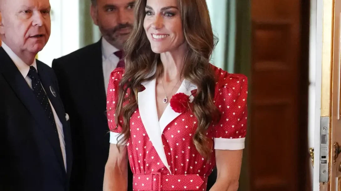 Kate Middleton: Η εμφάνιση με tea dress που ξεχώρισε σε μια ιδιαίτερα συγκινητική βασιλική εκδήλωση