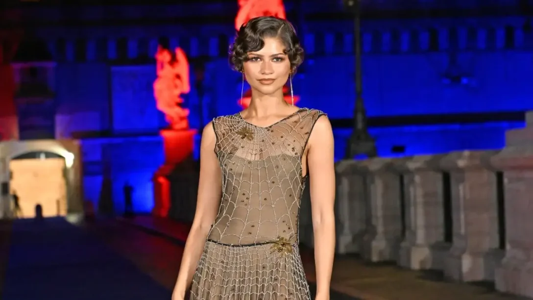 H Zendaya αποδεικνύει ότι η chocolate brown απόχρωση στο μακιγιάζ είναι τέλεια όλες τις εποχές του χρόνου
