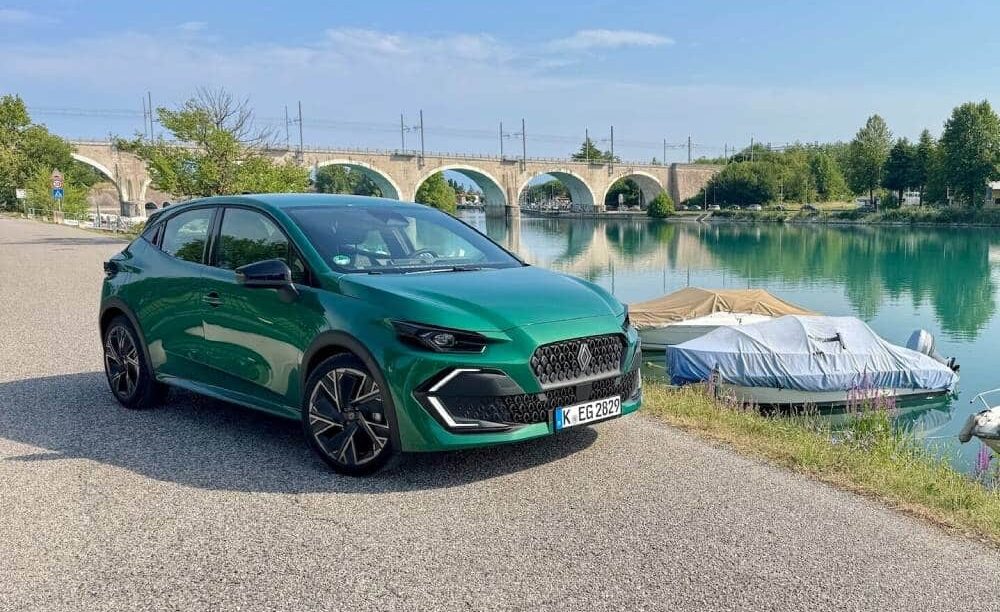 Υβριδικό Renault Clio «ξέχασε» να σταματήσει για βενζίνη