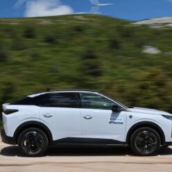 Peugeot-3008-Hybrid-2