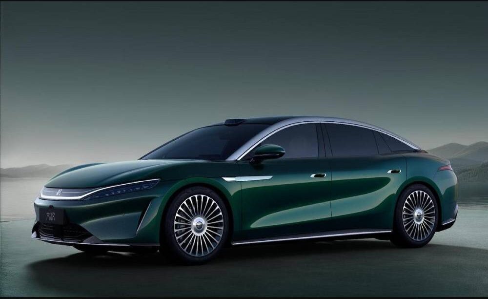 Το νέο BYD που βάζει στο στόχαστρο τη Mercedes S-Class