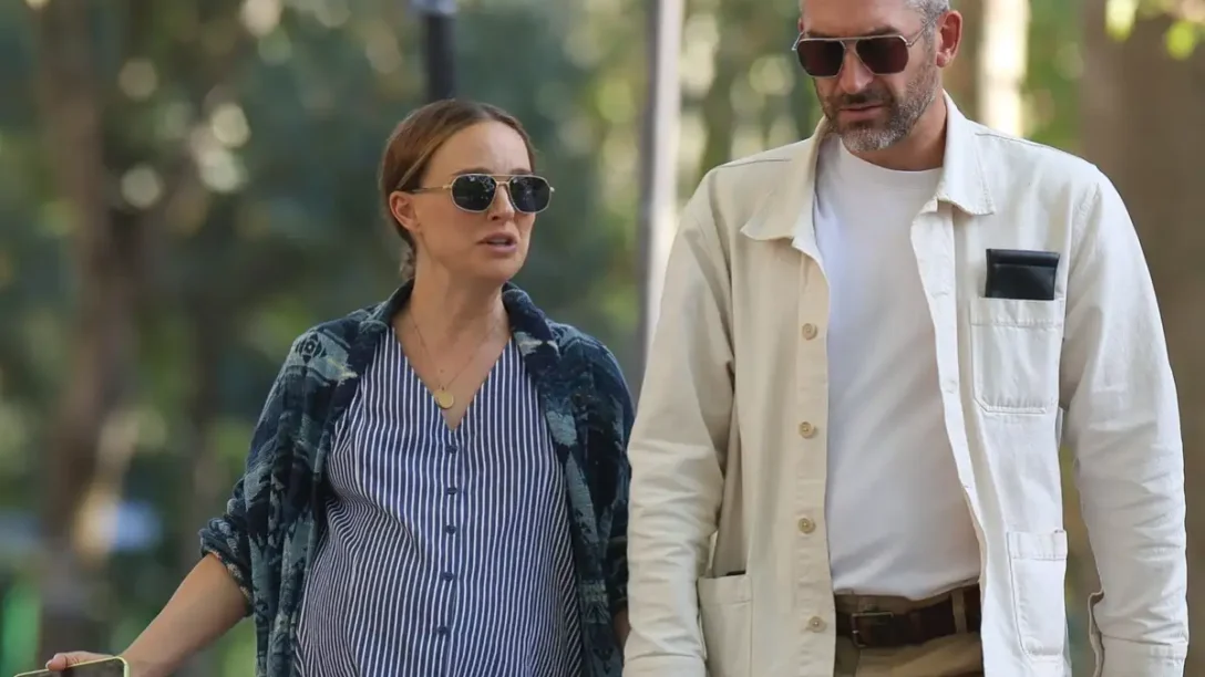 Natalie Portman: Σπάνια εμφάνιση με τον σύντροφό της στο Παρίσι λίγο πριν τον ερχομό του μωρού τους