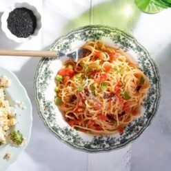 makaronada-xoriatiki-gastronomos-768×960