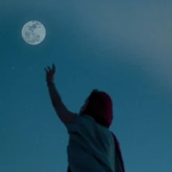 woman-full-moon