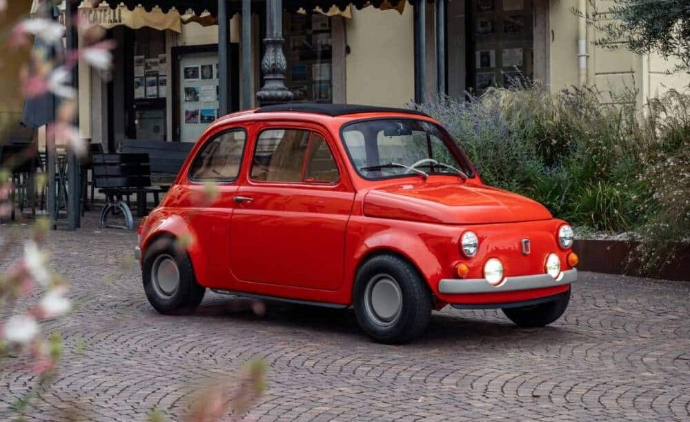 Fiat 500αράκι μισού αιώνα έγινε αγωνιστικό διαμάντι