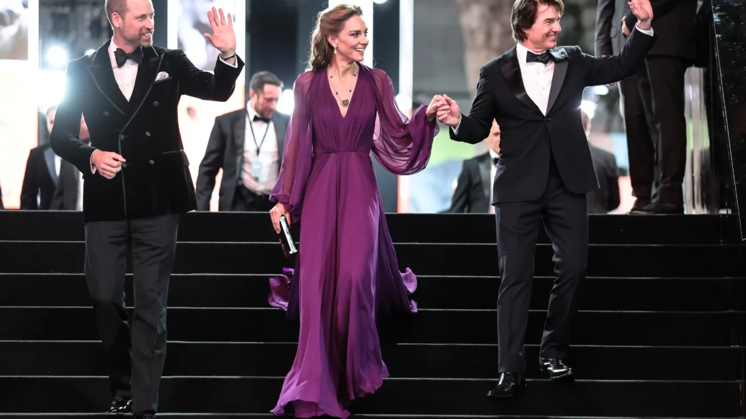 Kate Middleton: Η εντυπωσιακή εμφάνιση στα μοβ στο πλευρό του πρίγκιπα William και η συνάντηση με τον Tom Cruise