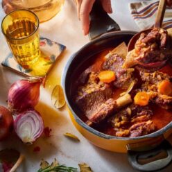 moschari-sia-stithopleyra-krasa-ti-gastronomos-610x762 moschari-sia-stithopleyra-krasa-ti-gastronomos-610×762